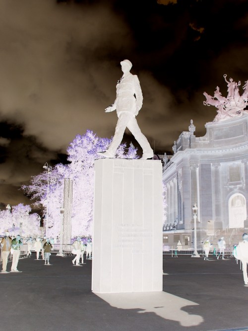 Triple-click of the Home button inverses colours.